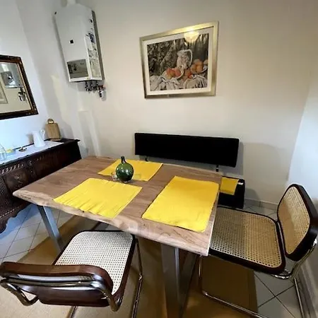 Schone Altbauwohnung Mit Garten Apartment *