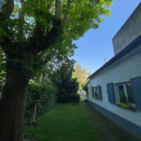 Schone Altbauwohnung Mit Garten * Düsseldorf