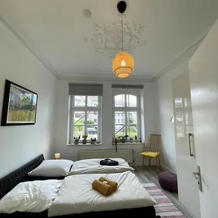 Schone Altbauwohnung Mit Garten Apartment Düsseldorf
