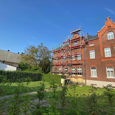 Schone Altbauwohnung Mit Garten Apartment