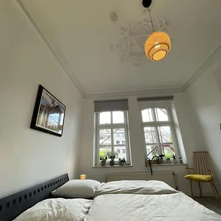 Schone Altbauwohnung Mit Garten *