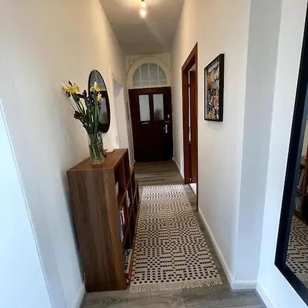Schone Altbauwohnung Mit Garten